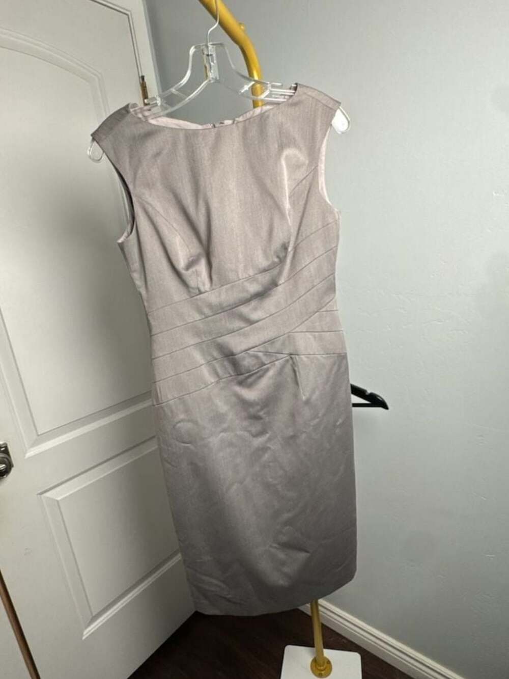 Anne Klein New York Sleeveless Dress in Gray with Pleated Waist